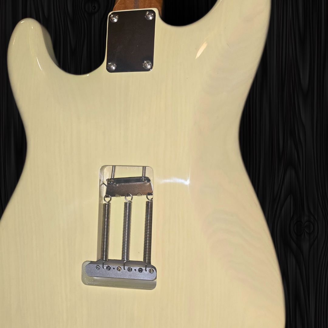 Thornton Guitar - 823 - Traditional Series HTL II Nitrocellulose Translucent Vintage Cream (11)