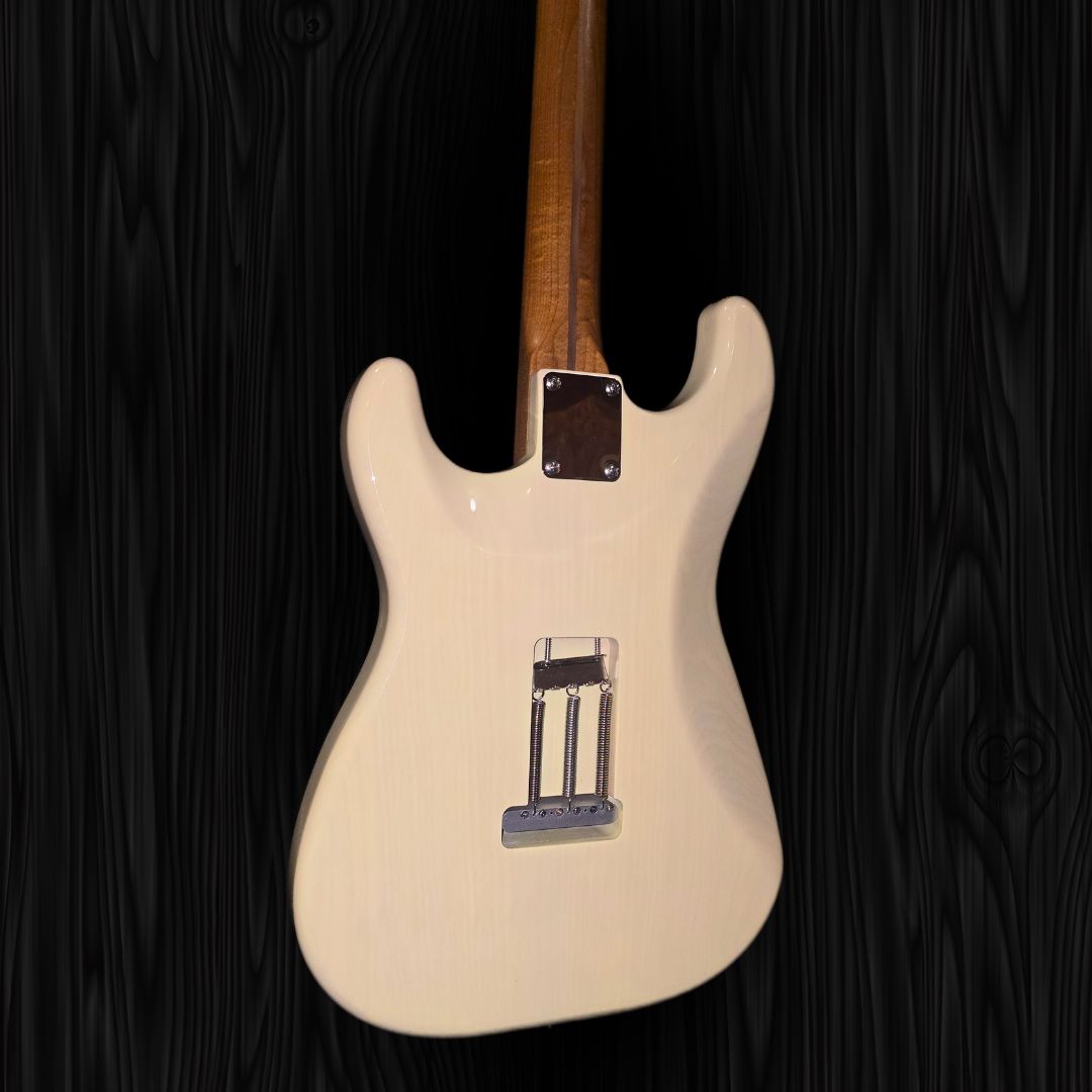 Thornton Guitar - 823 - Traditional Series HTL II Nitrocellulose Translucent Vintage Cream (12)