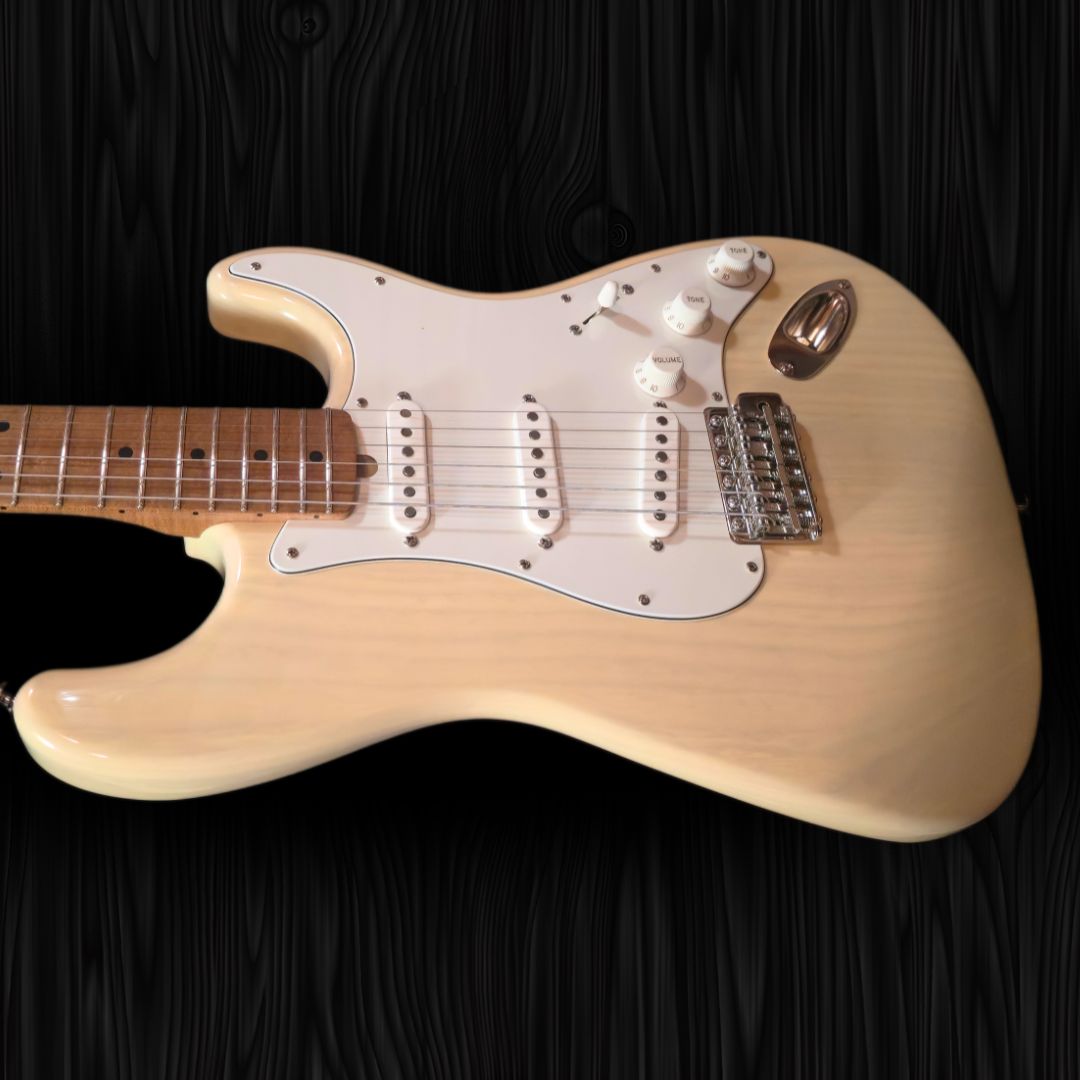 Thornton Guitar - 823 - Traditional Series HTL II Nitrocellulose Translucent Vintage Cream (4)