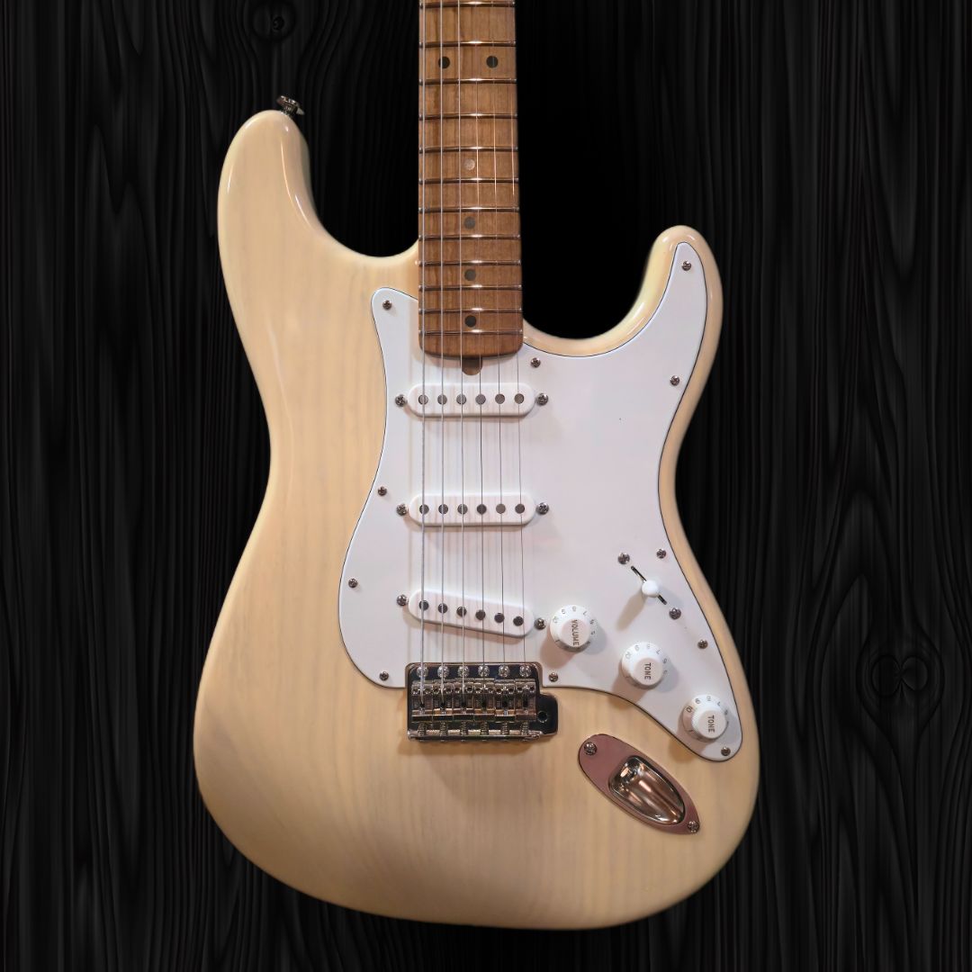 Thornton Guitar - 823 - Traditional Series HTL II Nitrocellulose Translucent Vintage Cream (5)