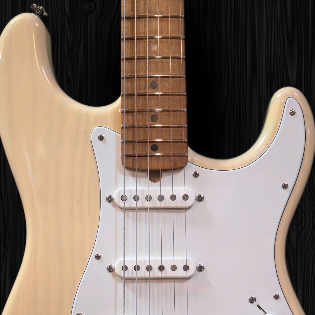 Thornton Guitar - 823 - Traditional Series HTL II Nitrocellulose Translucent Vintage Cream (7)