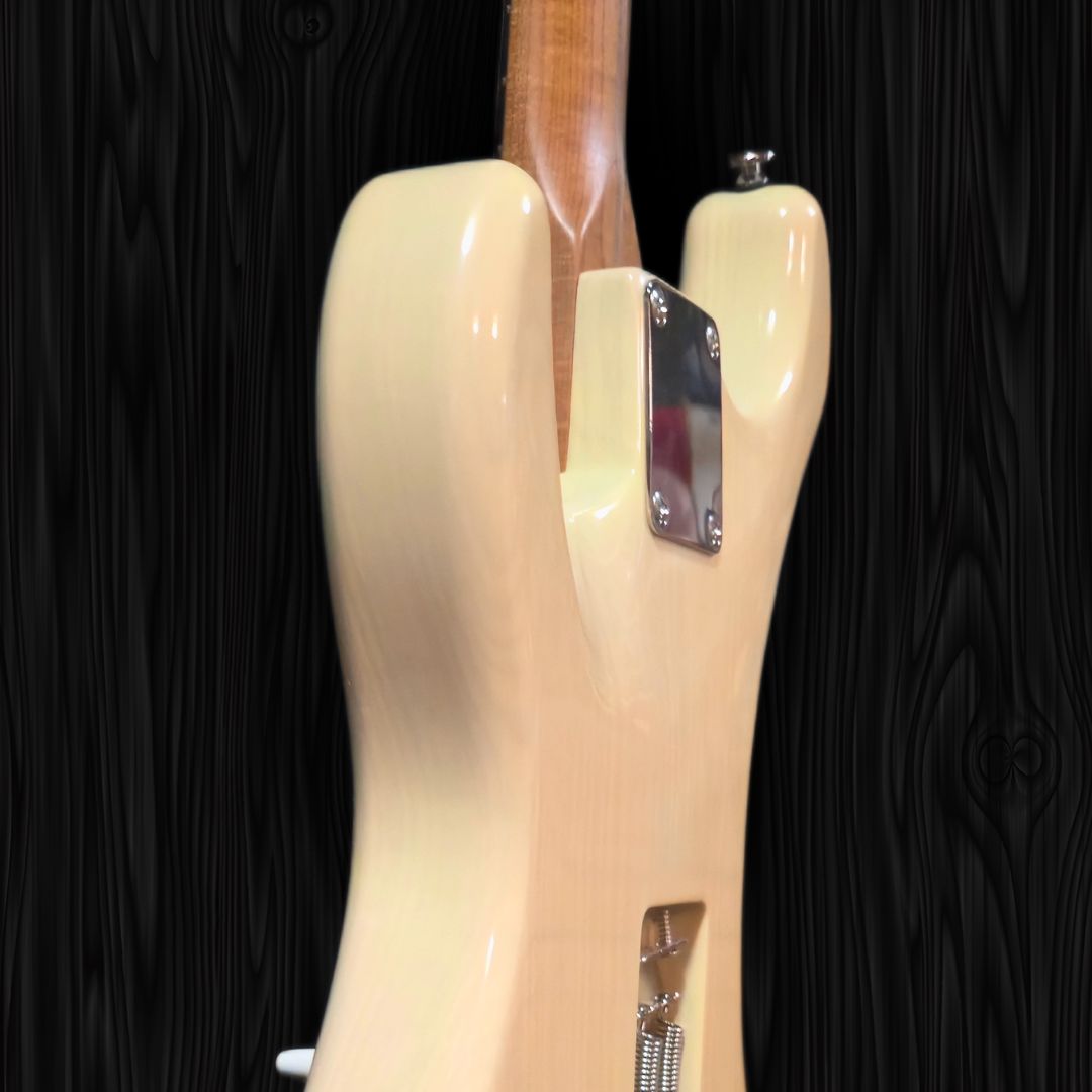 Thornton Guitar - 823 - Traditional Series HTL II Nitrocellulose Translucent Vintage Cream (9)